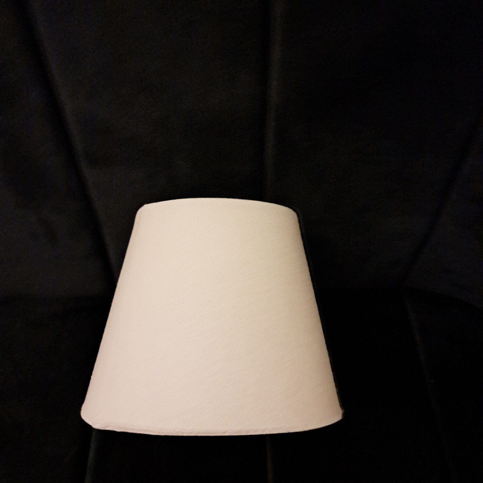 3 euro voor Crèmekleurige lampenkap, zo goed als nieuw, Huis en Inrichting, Overige typen, Rond, Ophalen of Verzenden, Zo goed als nieuw