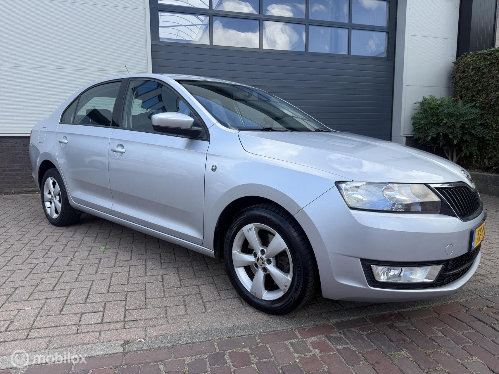 Skoda Rapid 1.4 TSI Greentech Elegance AUTOMAAT/ TREKHAAK, Auto's, Euro 5, Gebruikt, 4 cilinders, 610 kg