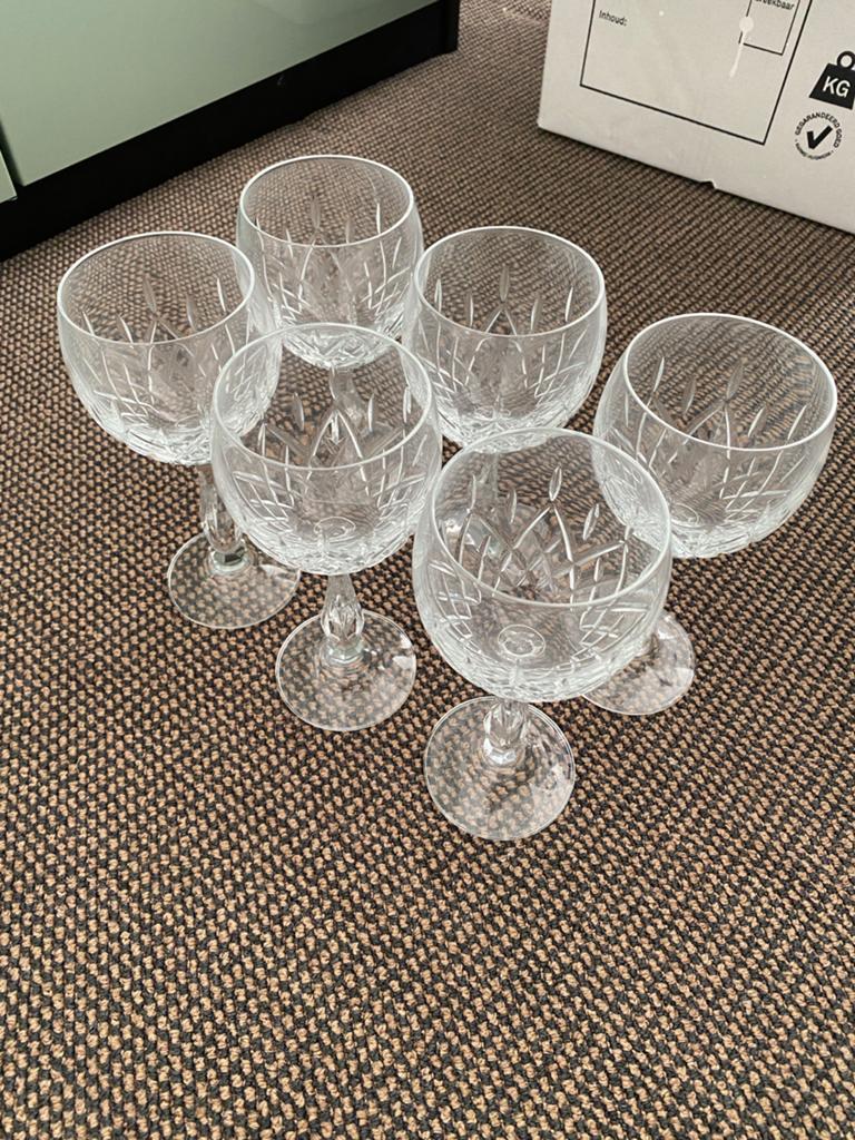 Set van 6 kristallen wijnglazen met geslepen decoratie, Ophalen