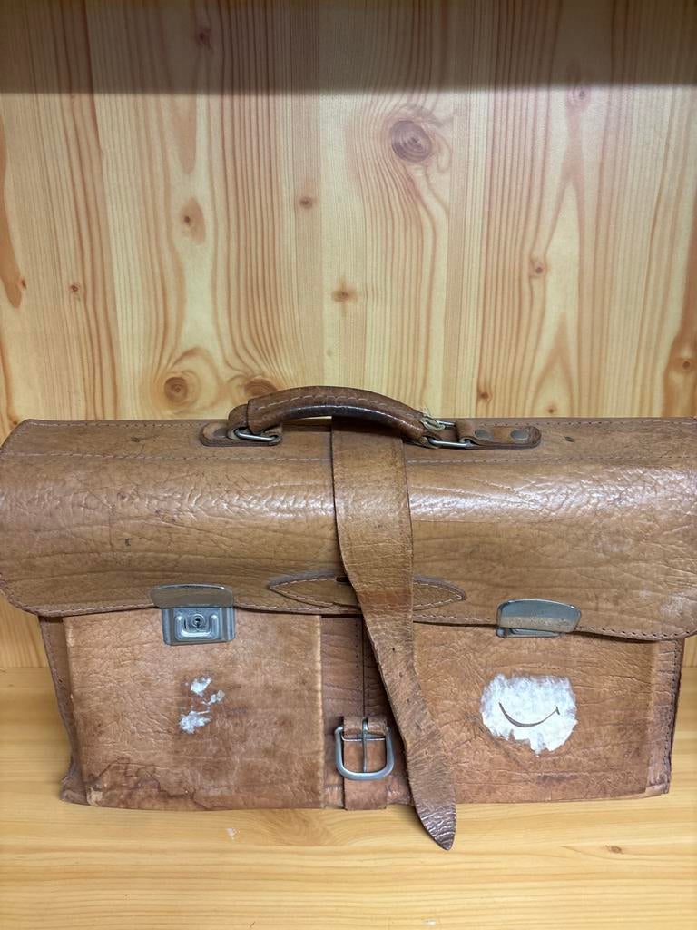 Vintage Leren Schooltas - Authentiek en Robuust, Bruin, Aktetas of Boekentas, Zo goed als nieuw, Leer