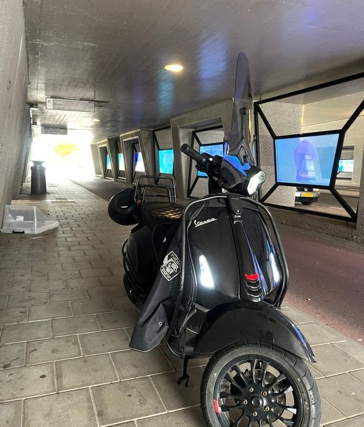 Vespa Sprint, Fietsen en Brommers, Ophalen, Vespa S, Zo goed als nieuw, Benzine