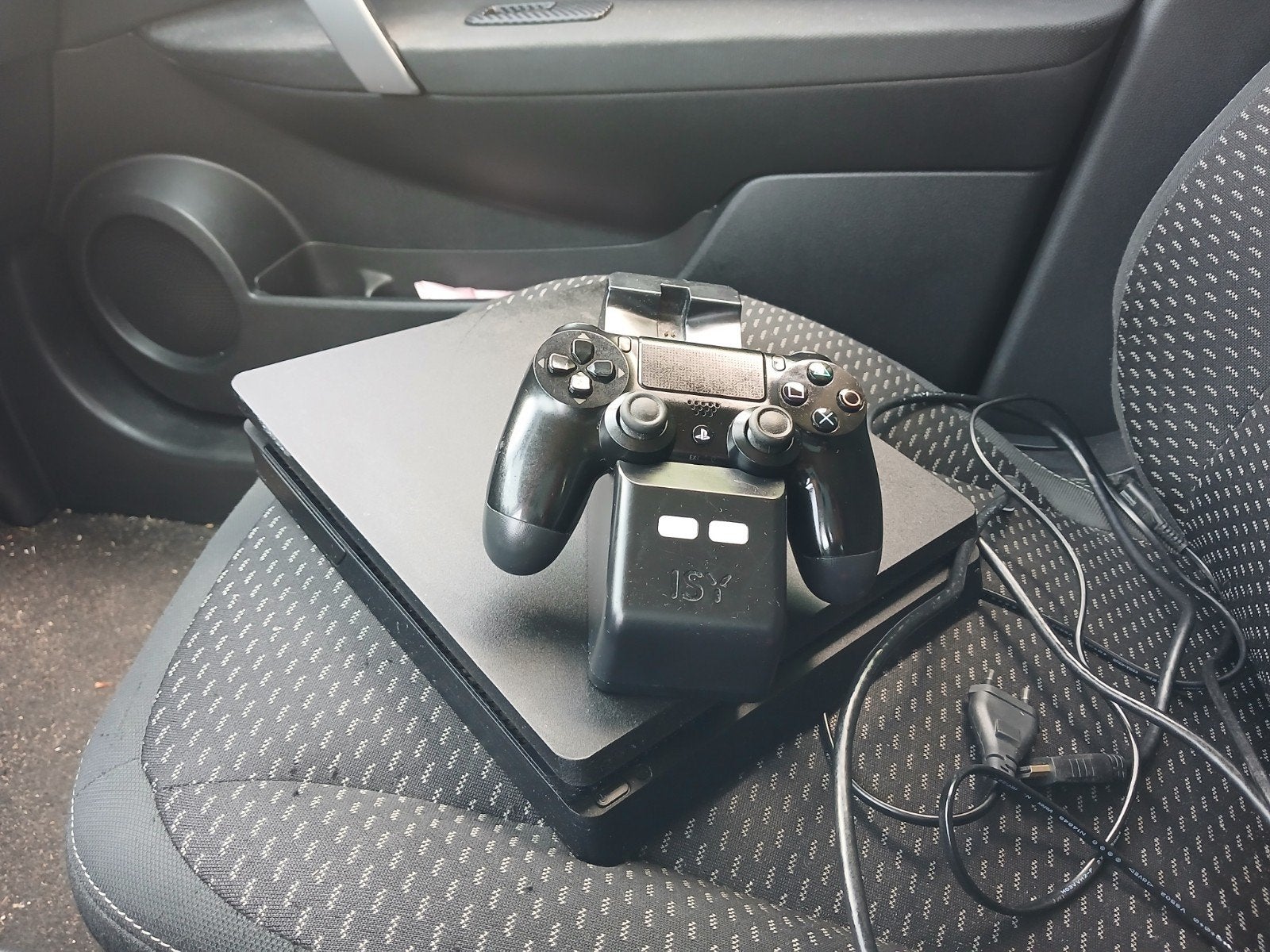 Play Station 4 Slim 1TB + 1 Pad + 4 Game+oplaadstation, Ophalen of Verzenden, Zo goed als nieuw, Met 1 controller, Slim
