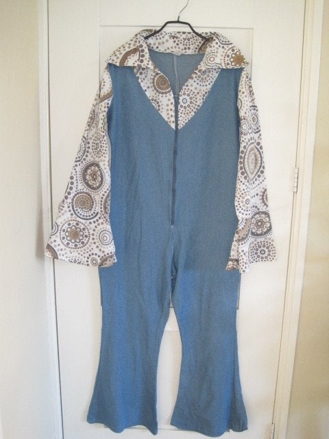 themakleding.Flower power broekpak. Maat M. Lengte 145 cm., Maat 38/40 (M), Ophalen of Verzenden, Kleding, Overige thema's