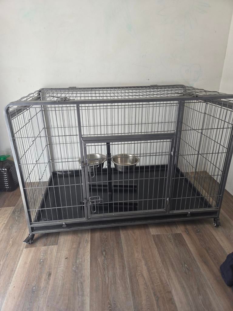 Heavy duty bench xxl op wielen incl. Scheidingshekje, Dieren en Toebehoren, Hondenbenches, Ophalen, Zo goed als nieuw