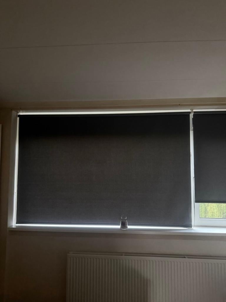 Donkergrijze rolgordijnen - set van 2, Ophalen of Verzenden, Zo goed als nieuw, Grijs, 100 tot 150 cm