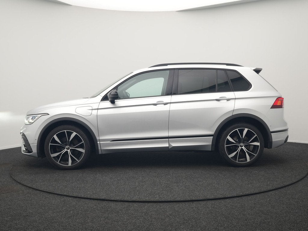 Volkswagen Tiguan 1.4 TSI eHybrid R-Line PHEV 245pk Dealer O, Auto's, Volkswagen, 1716 kg, 4 cilinders, Alcantara, Grijs