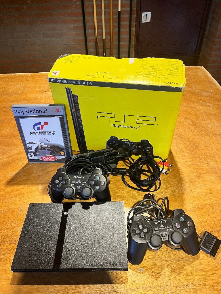 PlayStation 2 Slim, Spelcomputers en Games, Spelcomputers | Sony PlayStation 2, Gebruikt, Zwart, Met games, Met 2 controllers