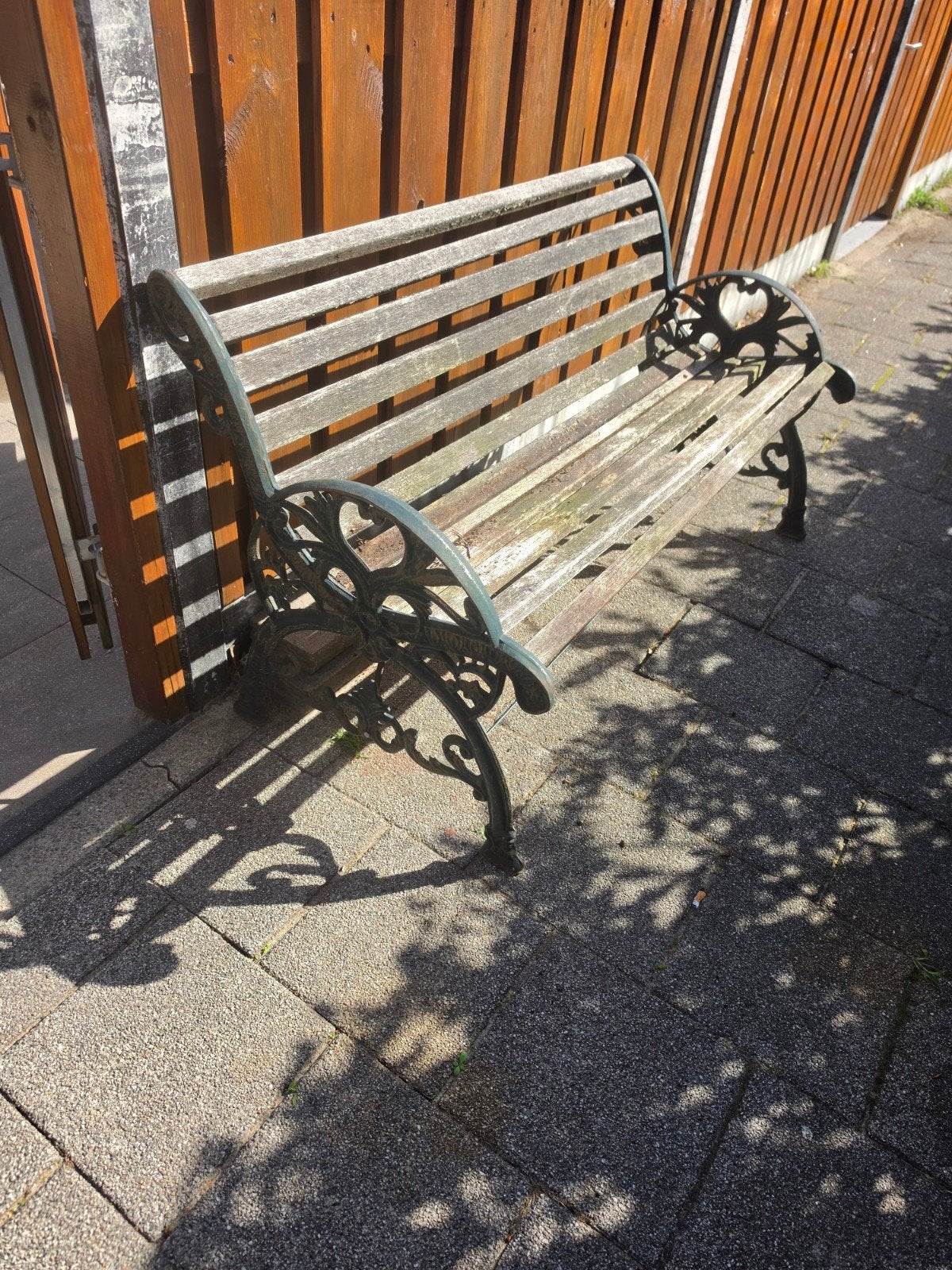 Sierlijke tuinbank met gietijzeren frame, Tuin en Terras, Ophalen, Gebruikt, Hout