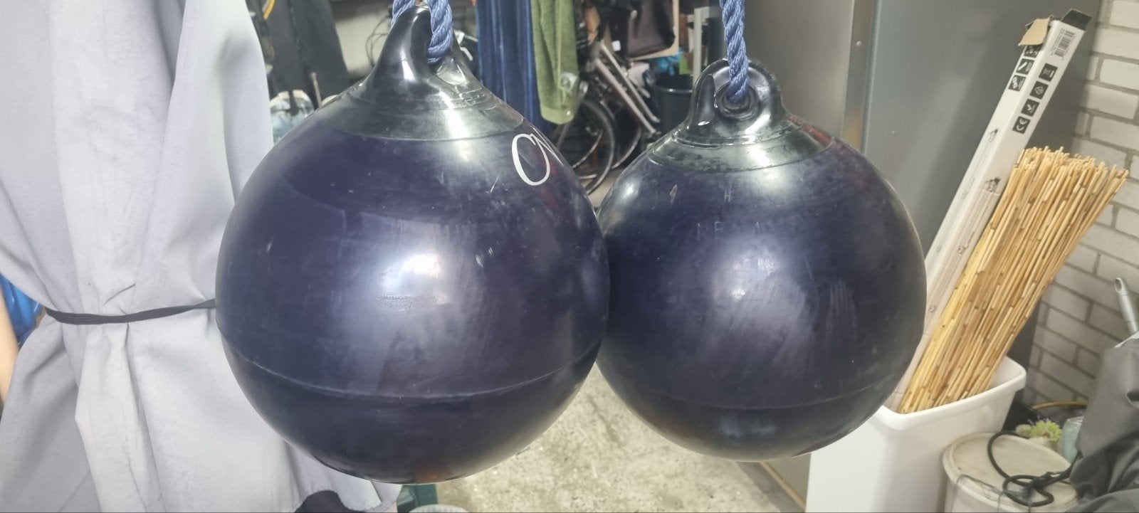 2x donker blauwe Boei / Fender - Gebruikt diameter 30 cm, Watersport en Boten, Ophalen, Zo goed als nieuw, Overige typen