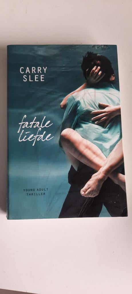 Fatale Liefde - Carry Slee (Young Adult Thriller), Ophalen of Verzenden, Zo goed als nieuw, Carry Slee, Nederland