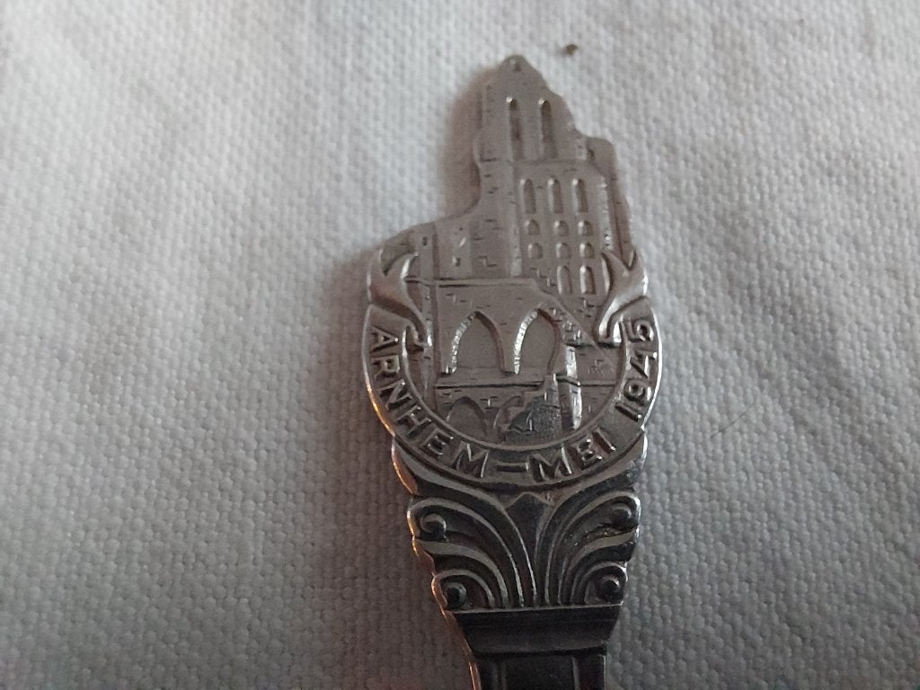 Gero Zilmeta herdenkingslepel Arnhem mei 1945 - mei 1955, Antiek en Kunst, Verzenden