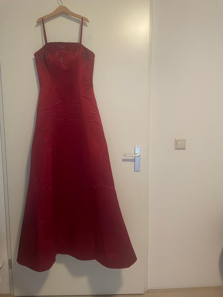 Elegante Rode Galajurk met Kraaltjes, Kleding | Dames, Galajurk, Ophalen of Verzenden, Zo goed als nieuw, Maat 36 (S)