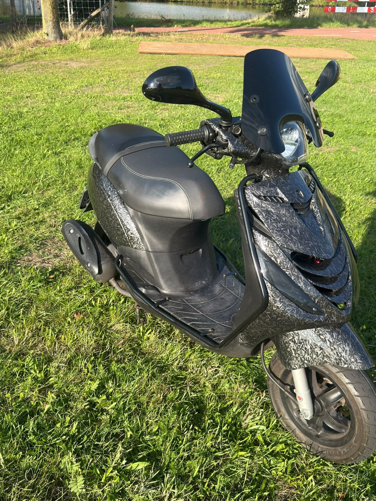 Piaggio Zipp 4t carburateur uitvoering, Fietsen en Brommers, Ophalen, Gebruikt, Maximaal 45 km/u, Zip
