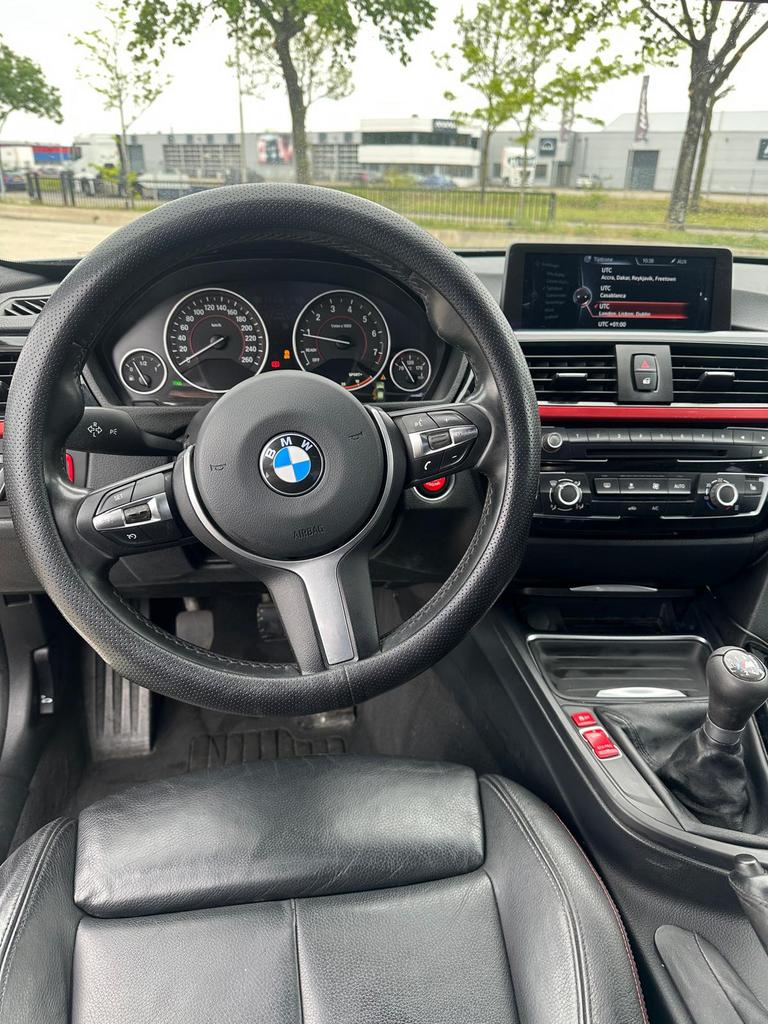 BMW 3-Serie M 320I EDE M Sport CARPLAY SPORT PLUS UNIEK, Achterwielaandrijving, Zwart, 4 cilinders, Handgeschakeld