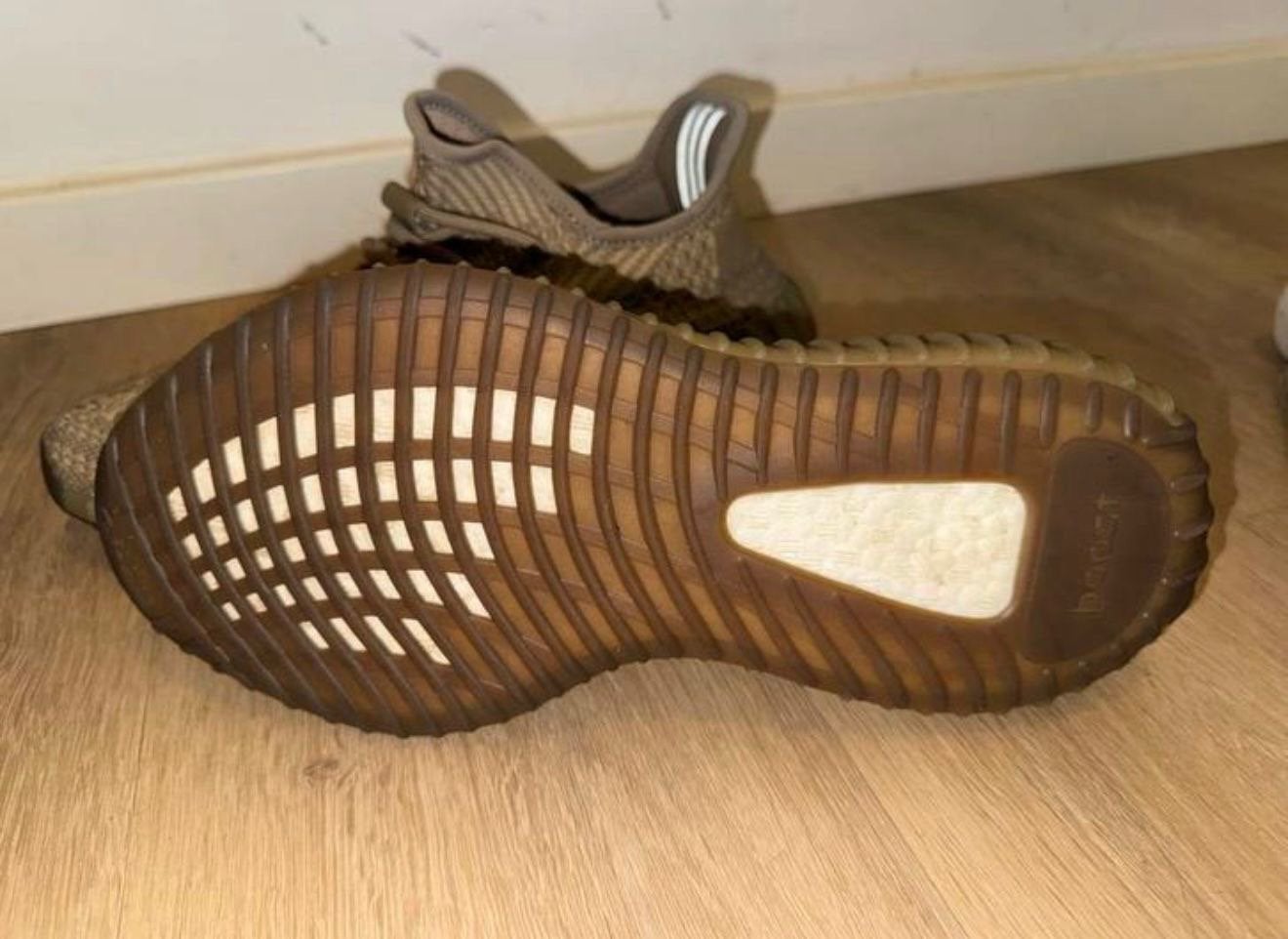 Adidas Yeezy Boost 350 V2 - Maat 42 2/3, Kleding | Heren, Schoenen, Ophalen of Verzenden, Zo goed als nieuw, Overige kleuren, Sneakers of Gympen