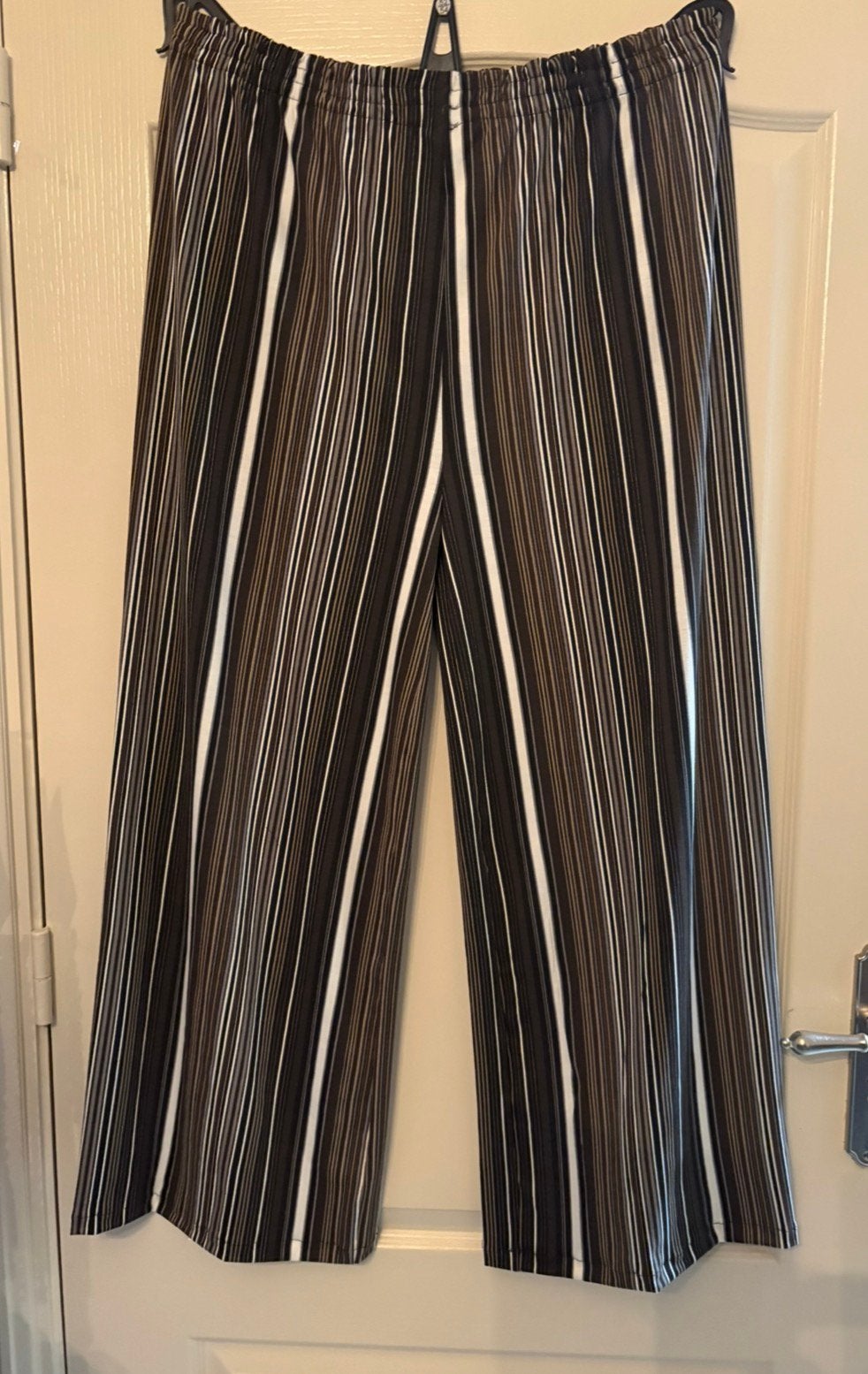 Broek 56/58 Magna wijde pijpen bruin tinten., Ophalen of Verzenden, Nieuw, Bruin, Broek of Spijkerbroek