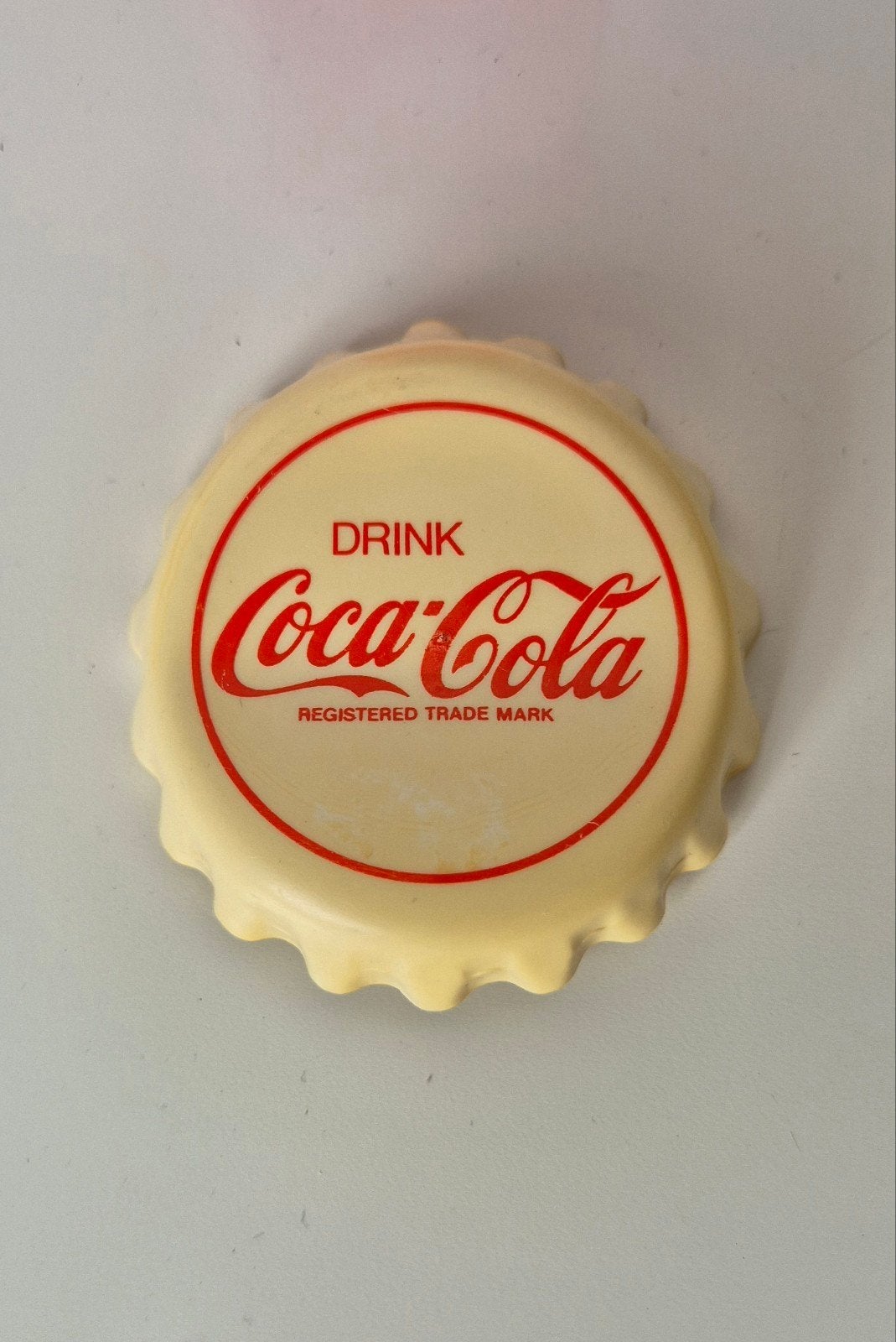 Vintage Coca-Cola flessenopener / Kroondop, Ophalen of Verzenden, Gebruikt, Gebruiksvoorwerp