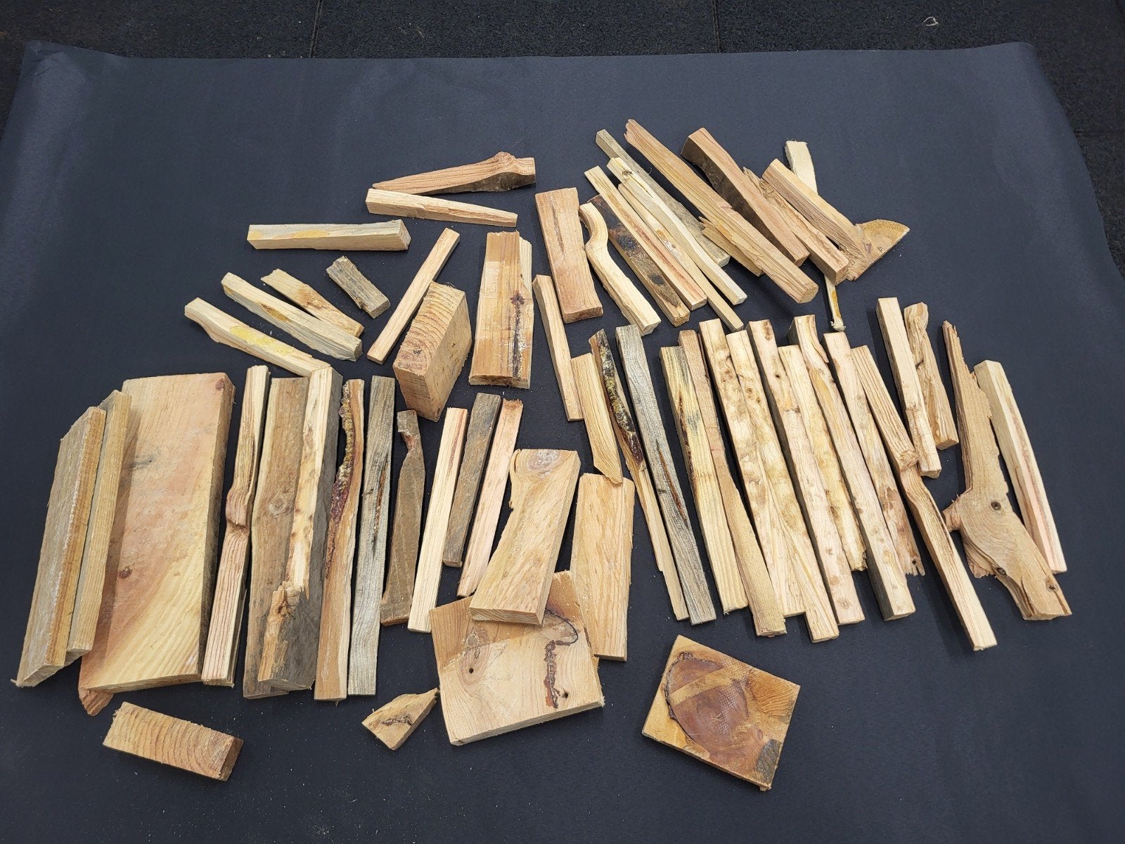 Bijna 5kilo fatwood /mayawood / kienspaan. Bushcraft, Ophalen of Verzenden, Overige houtsoorten