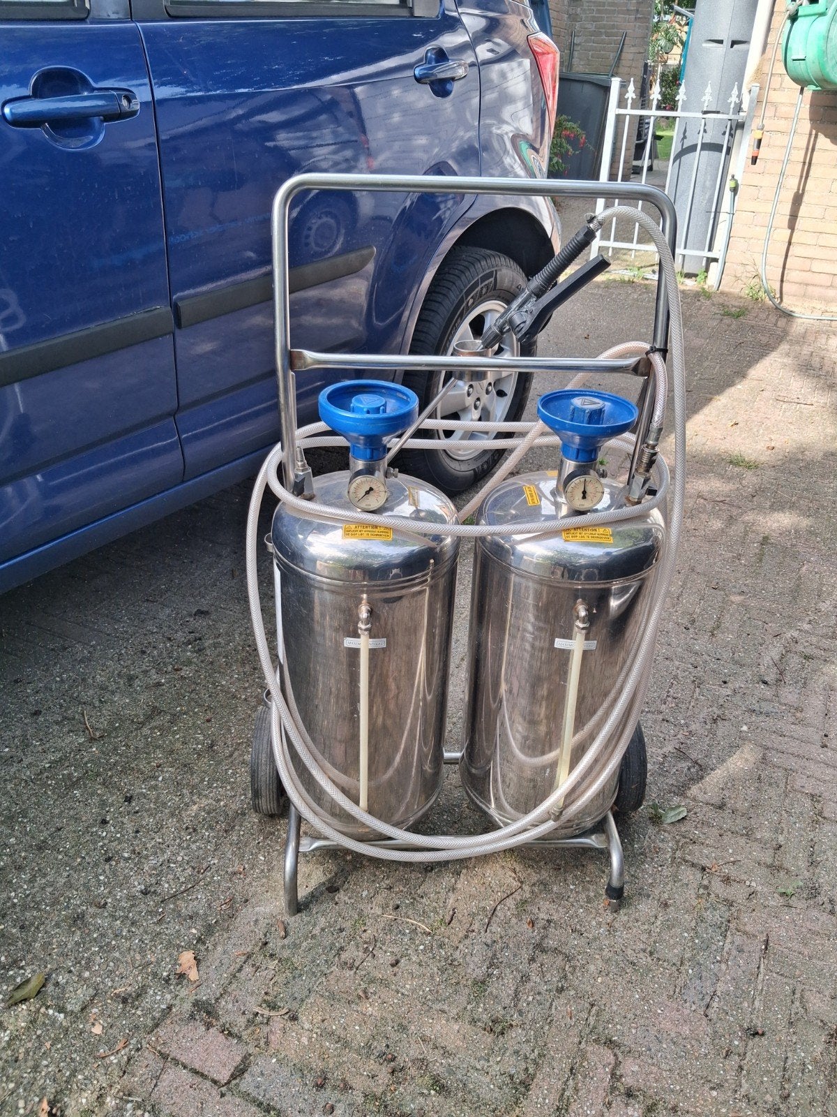 Rvs tanks a 20 liter met spuit, Ophalen