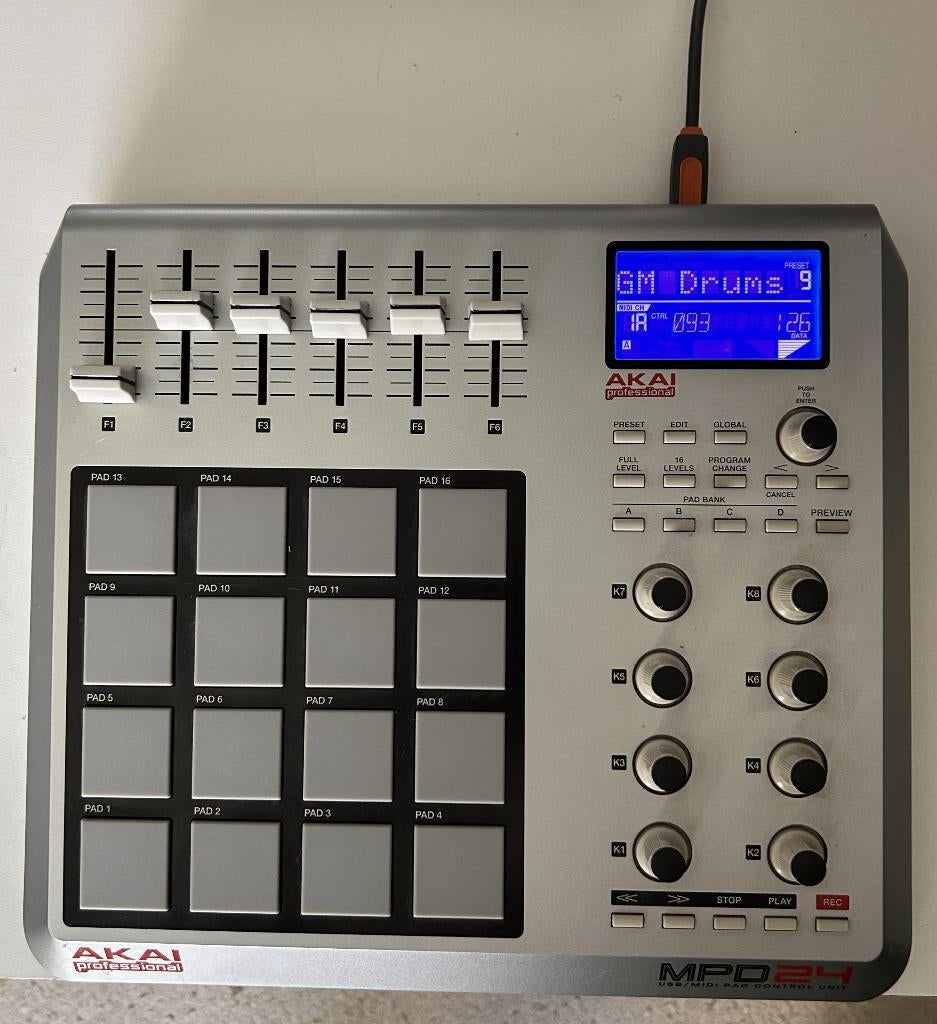 Akai MPD 24 USB-midipad-control unit, Ophalen of Verzenden, Zo goed als nieuw
