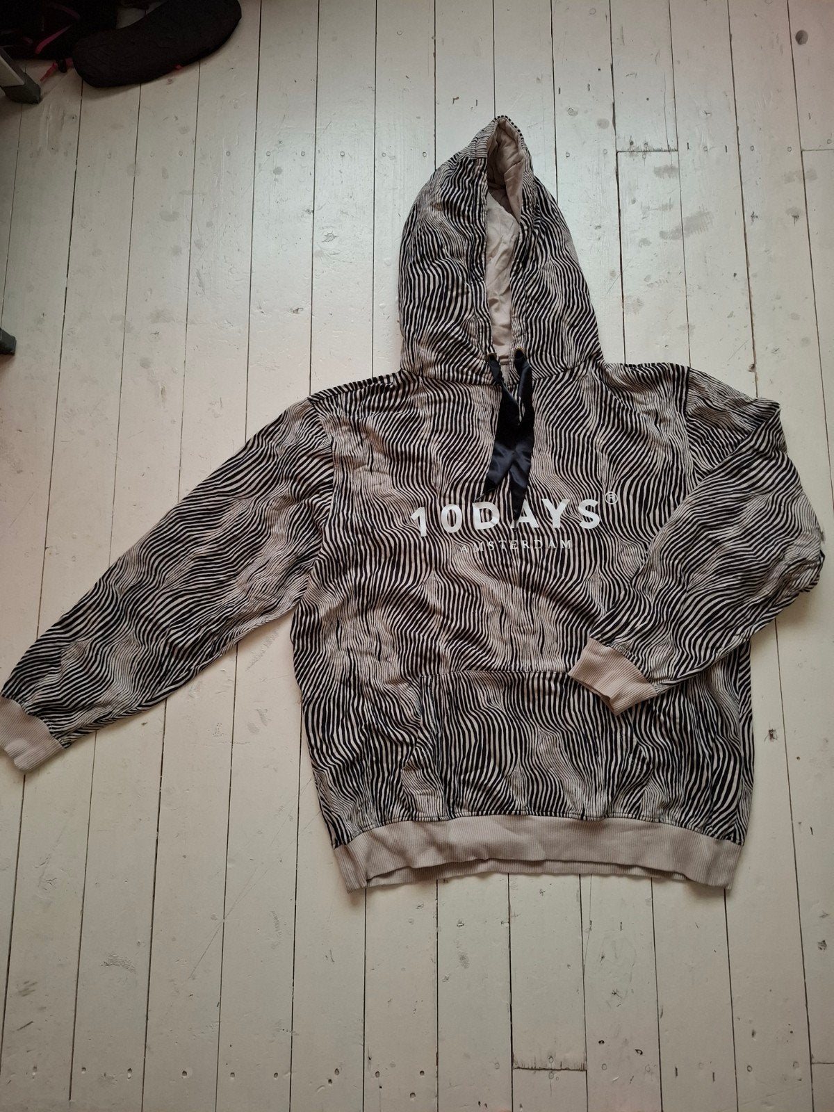 10DAYS hoodie zebraprint zwart/crème maat 4 (XL/XXL), Kleding | Dames, 10DAYS, Verzenden, Zwart, Maat 46/48 (XL) of groter