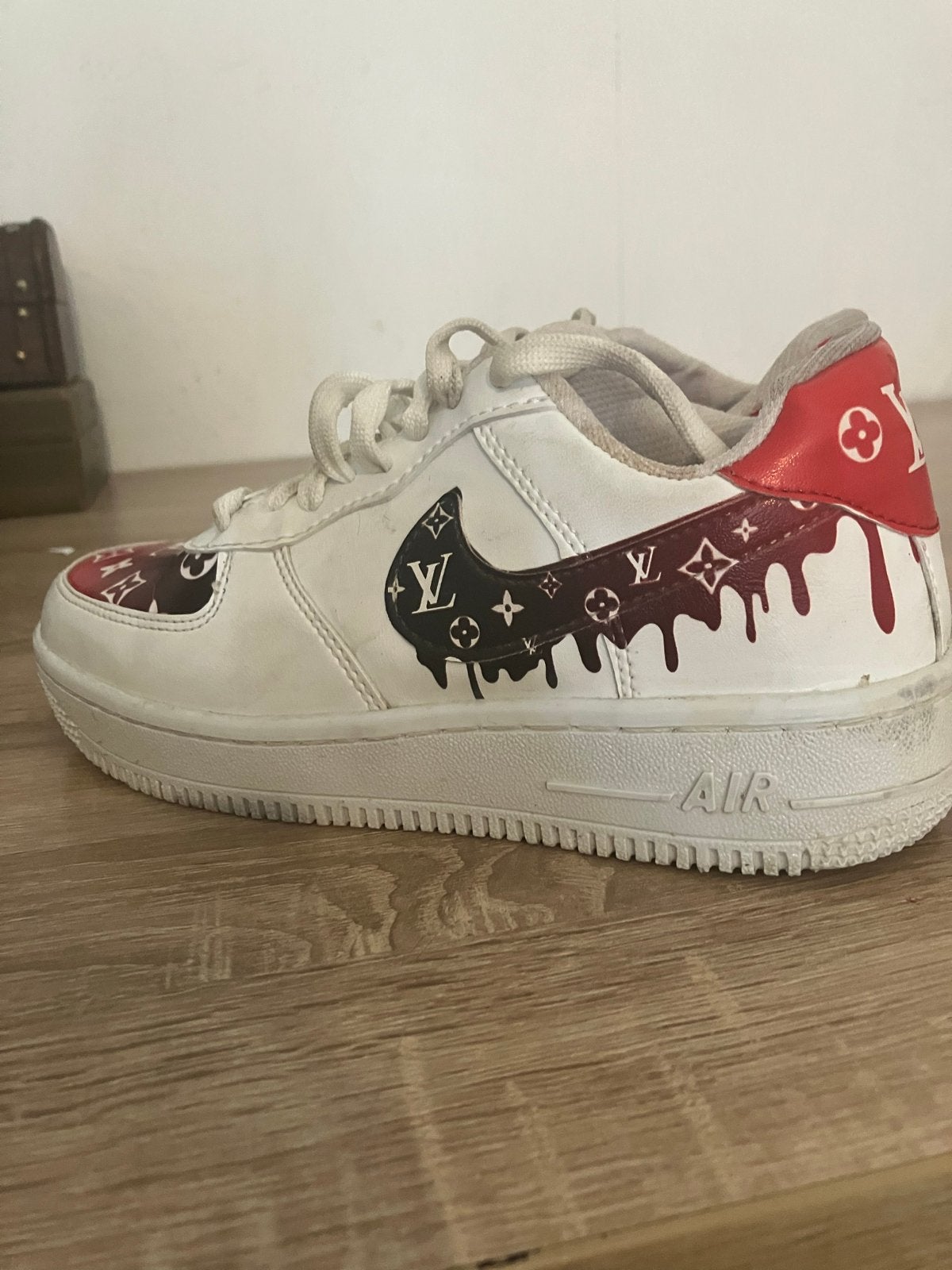 Nike x Louis Vuitton custom sneakers - Maat 39, Ophalen of Verzenden, Gedragen, Wit, Sneakers of Gympen