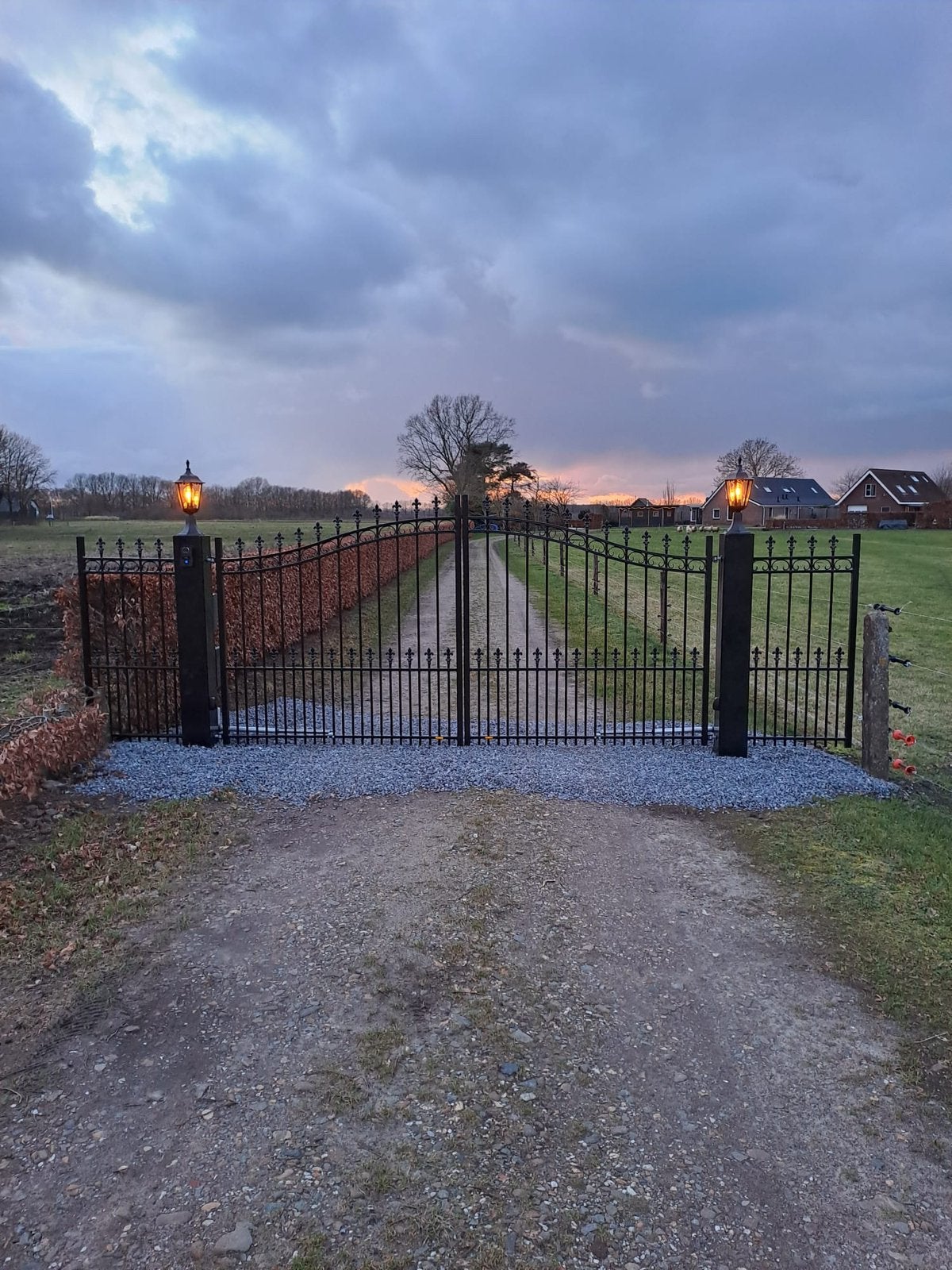 sierhekwerk met dubbelle spijlen, sierkrullen en punten, Met poort, Nieuw, Ophalen of Verzenden, Sierhekwerk