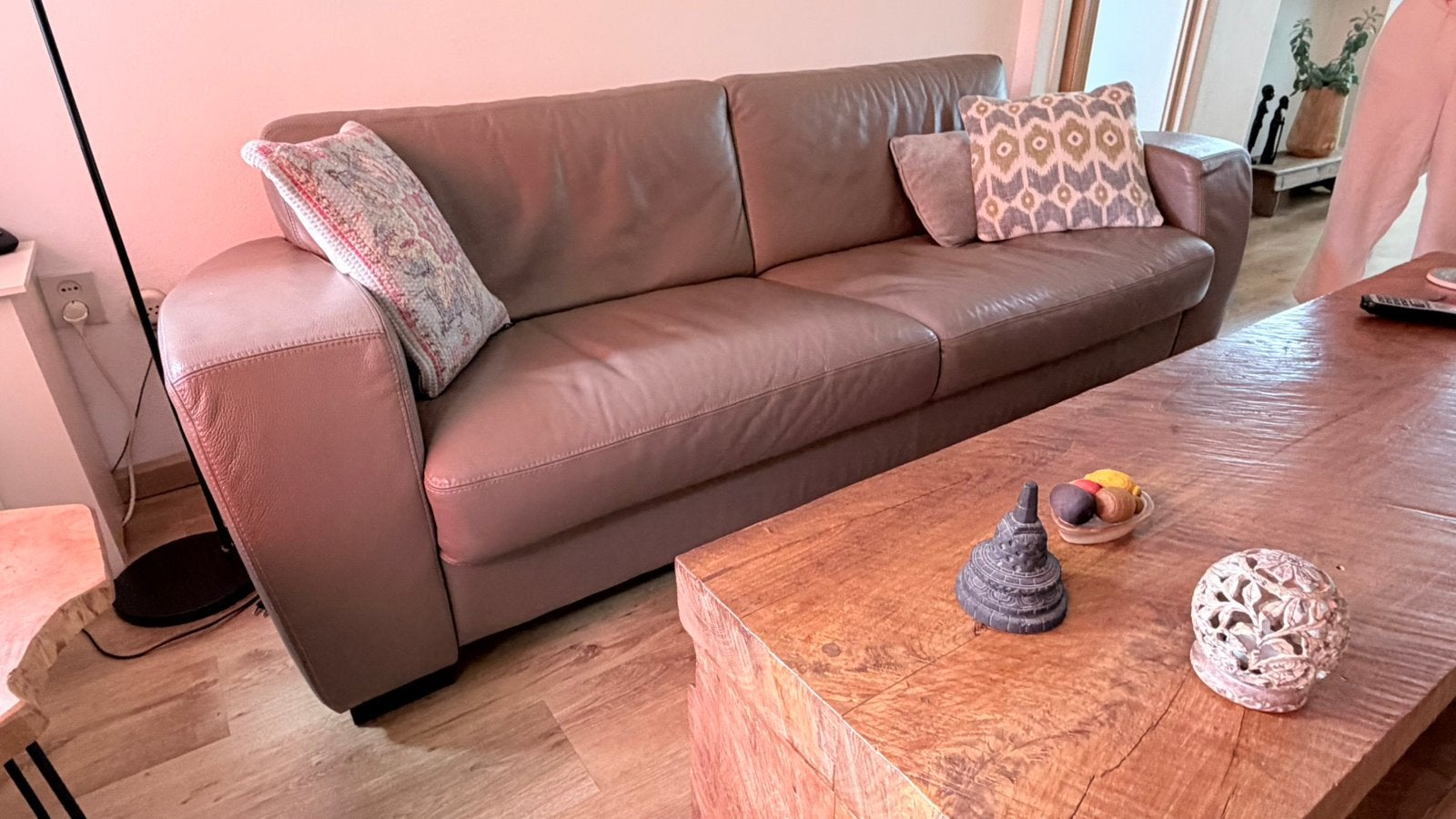 Echt Lederen Designbank Taupe/Kiezelkleur, Huis en Inrichting, Banken | Bankstellen, Ophalen of Verzenden, Zo goed als nieuw, Vierpersoons of meer
