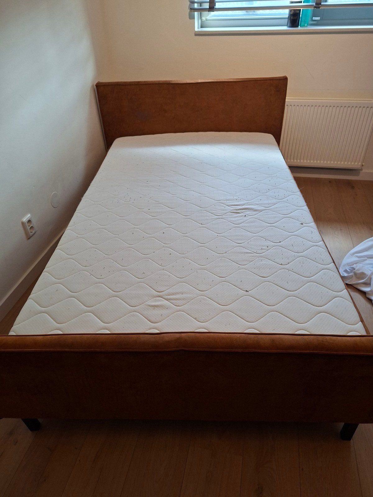 KidsMill bed met matras 120x200cm - Zo goed als nieuw, Ophalen, Eenpersoons, Bruin, Zo goed als nieuw