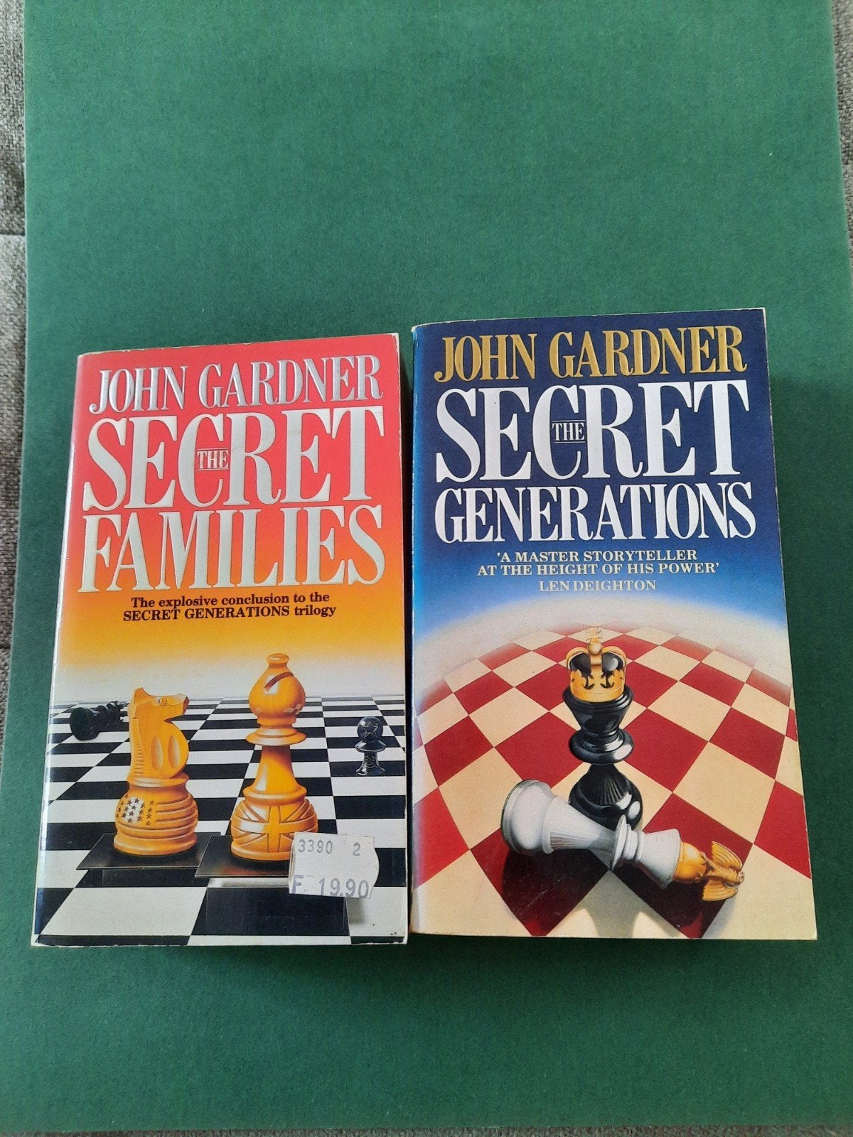 John Gardner. 2 Engelstalige Pockets, Ophalen of Verzenden, Gelezen