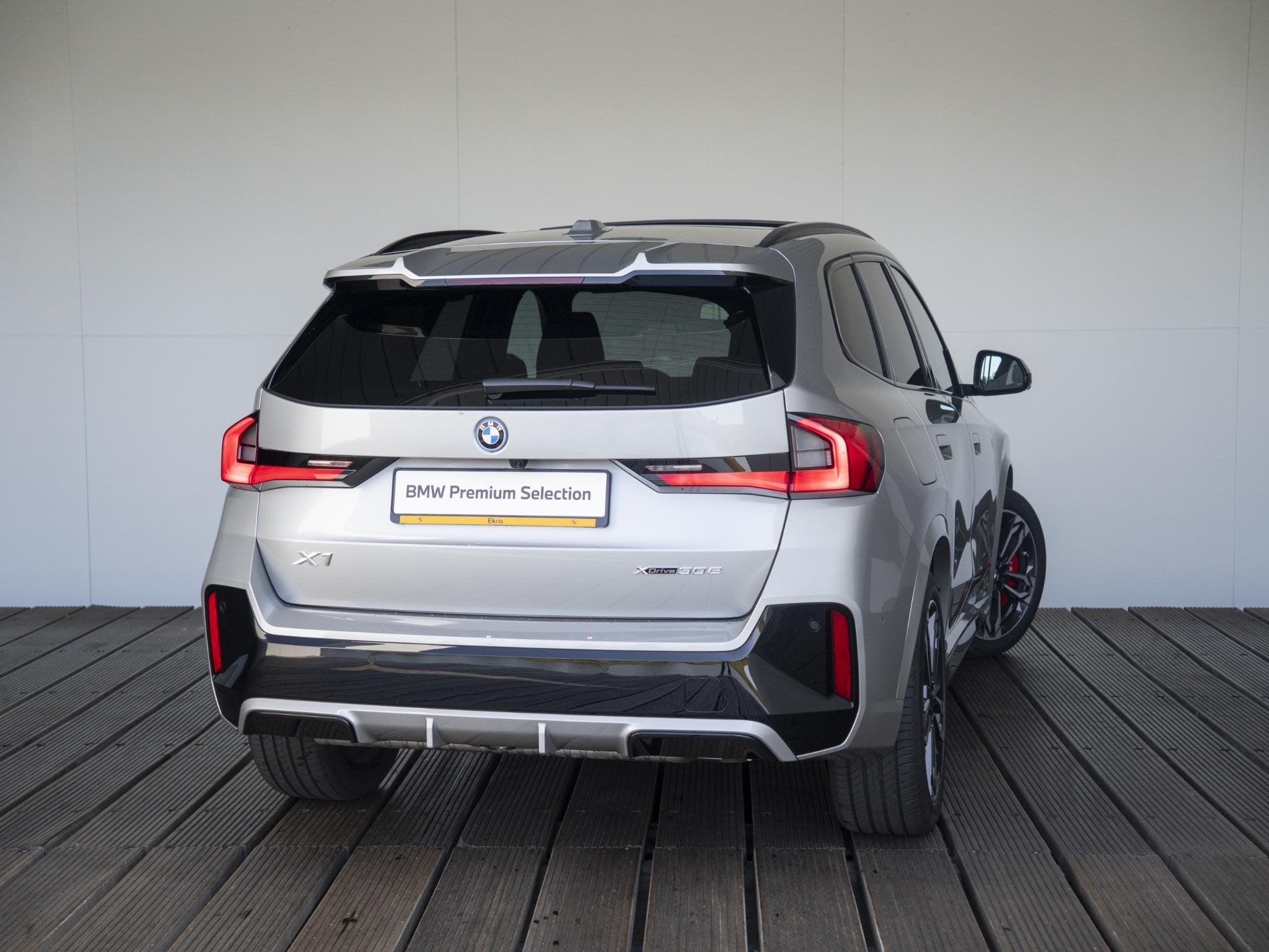 BMW X1 xDrive30e | M Sportpakket Pro | Innovation Pack | Tra, Auto's, Stof, 105 min, Bedrijf, Vierwielaandrijving