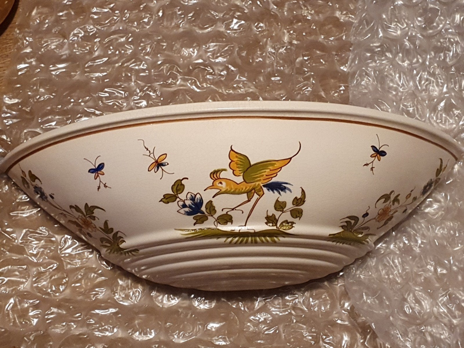 Moustiers wandlamp met vogeldecoratie, Ophalen of Verzenden, Zo goed als nieuw, Keramiek, E27 (groot)