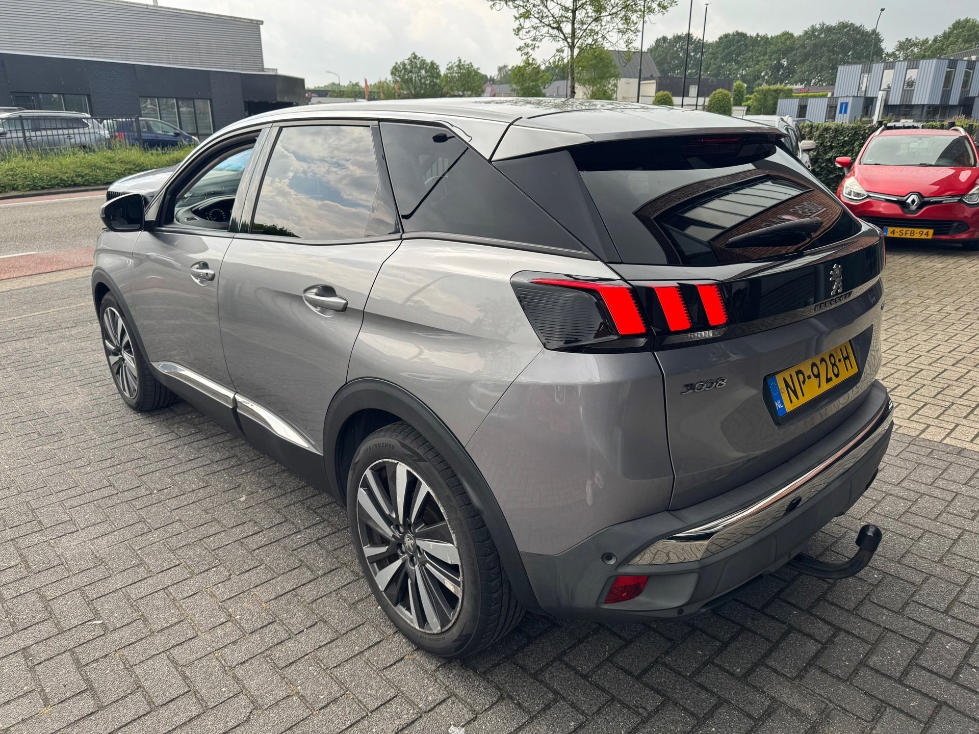 Peugeot 3008 1.2 PureTech Première CAMERA CRUISE TREKHAAK E, Gebruikt, Euro 6, 1199 cc, Leder en Stof