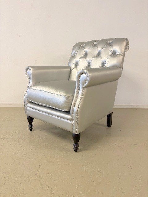 Engelse Chesterfield fauteuil in zilverkleurige stof, Ophalen, Gebruikt, 75 tot 100 cm, 75 tot 100 cm