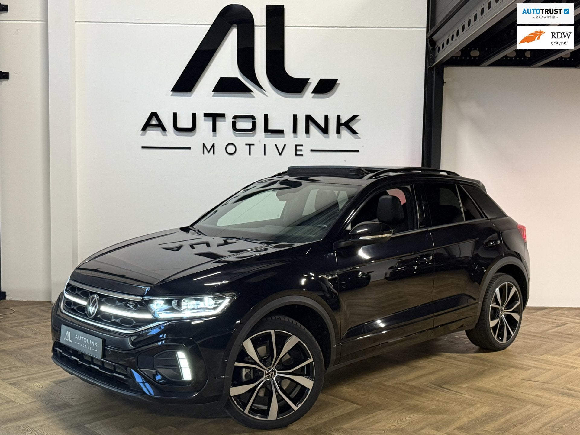 Volkswagen T-Roc 1.5 TSI R-Line Business|PANO|LANEASSIST|CAM, Auto's, Volkswagen, Automatische klimaatregeling, 1498 cc, Zwart