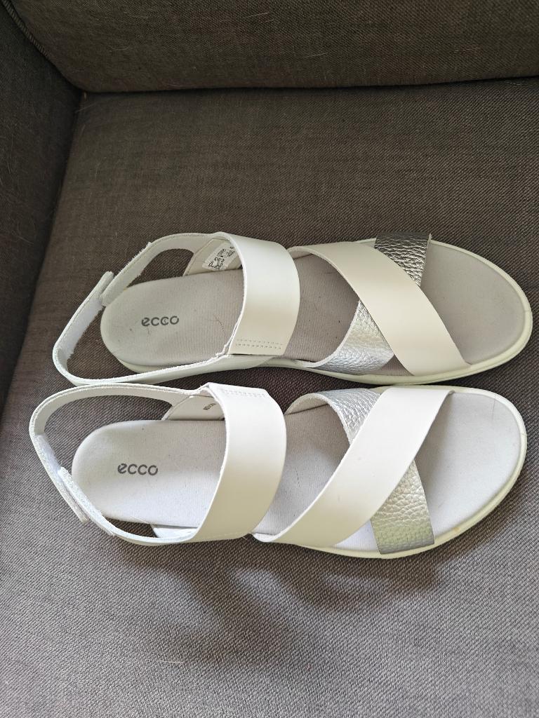 Te koop nieuwe Ecco dames sandalen maat 40  wit met zilver, Ecco, Wit, Nieuw, Sandalen of Muiltjes
