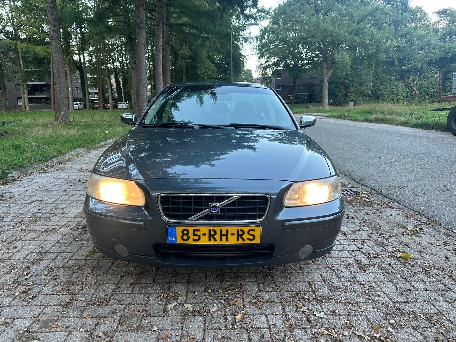 Volvo S60 2.0T 5 cilinder turbo automaat 2005, Auto's, Gebruikt, Beige, 1984 cc, S60