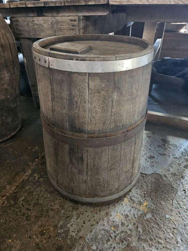 oude houten ton ``WOONWINKEL RUSTIEK``, Ophalen