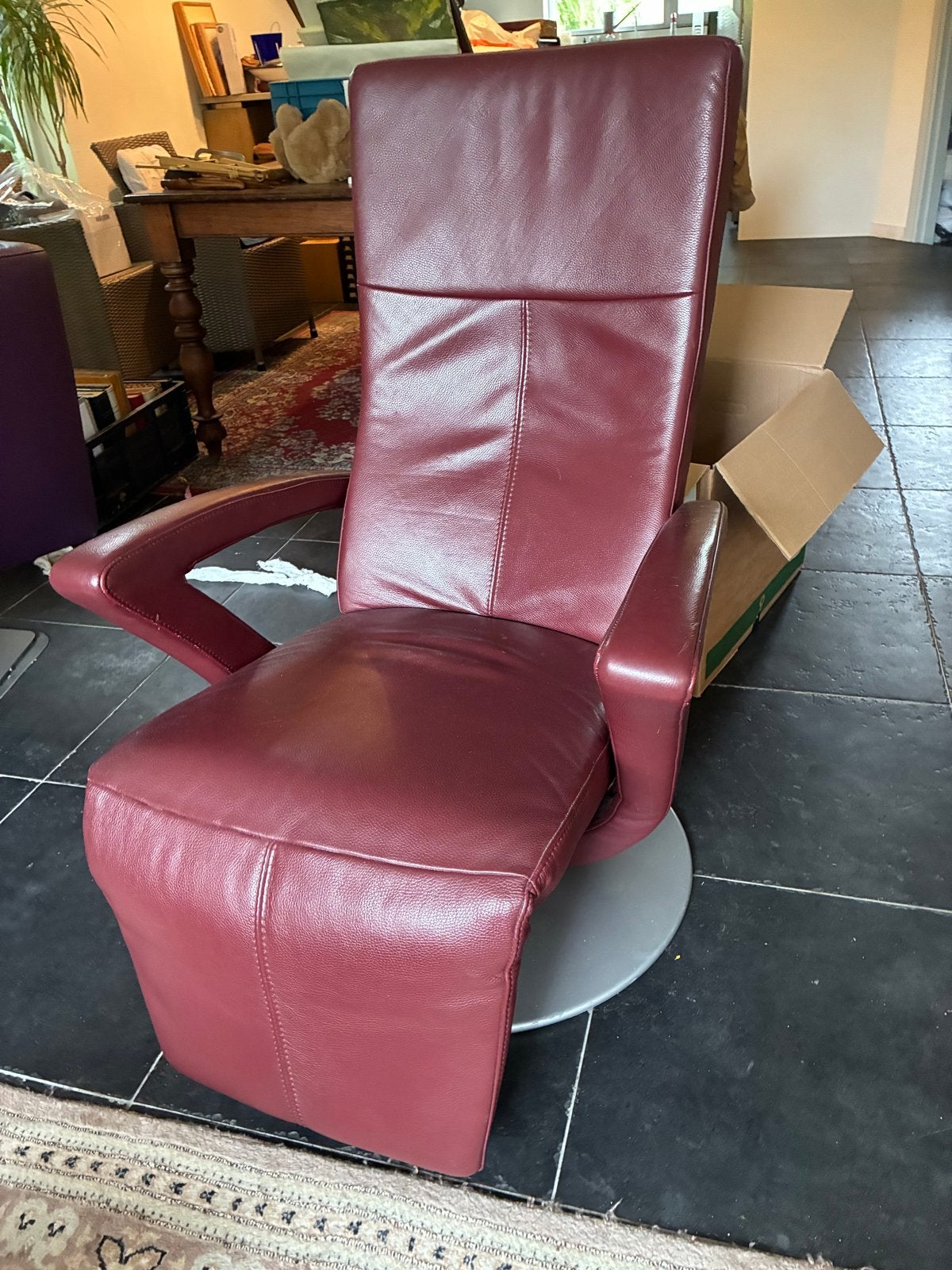 Elektrische relaxstoel, ook geschikt voor kleine mensen, Ophalen, Gebruikt, 50 tot 75 cm, Leer
