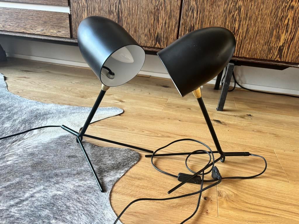 Twee zwarte nachtlampjes, Huis en Inrichting, Lampen | Tafellampen, Ophalen, Zo goed als nieuw, Minimalistisch, Metaal