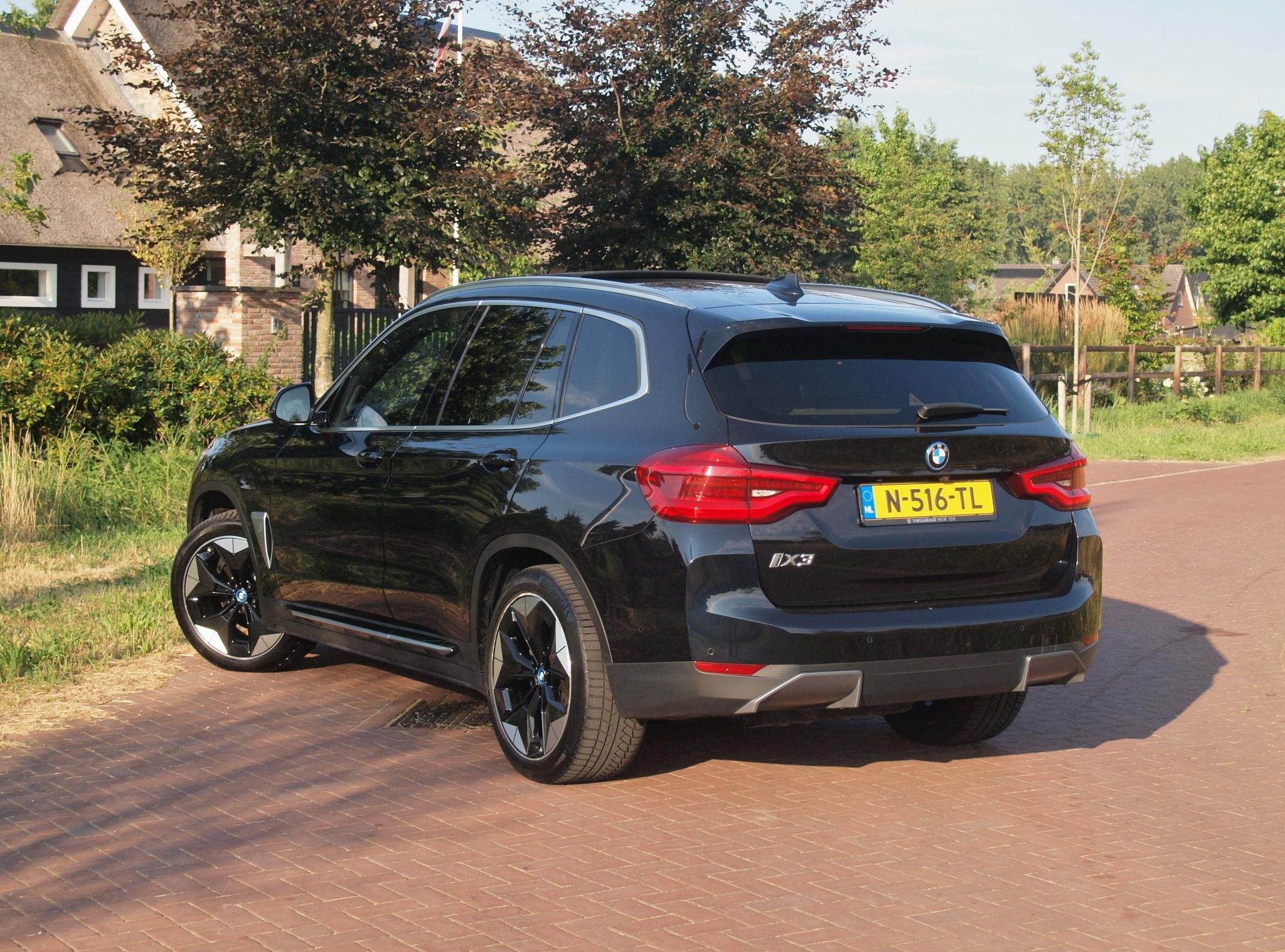 BMW iX3 High Executive 80 kWh | Panoramadak | Head-Up Displa, Auto's, Automaat, Achterwielaandrijving, Gebruikt, Zwart