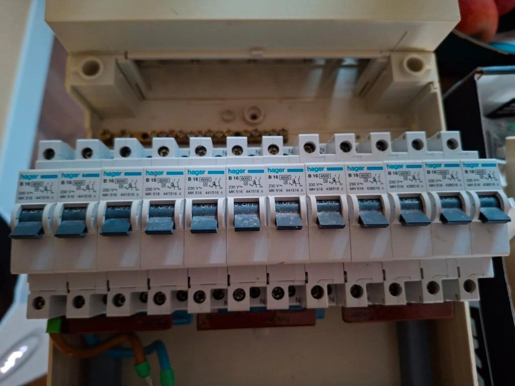 12 stuks Hager installatieautomaten te koop, Ophalen, Gebruikt, Overige typen