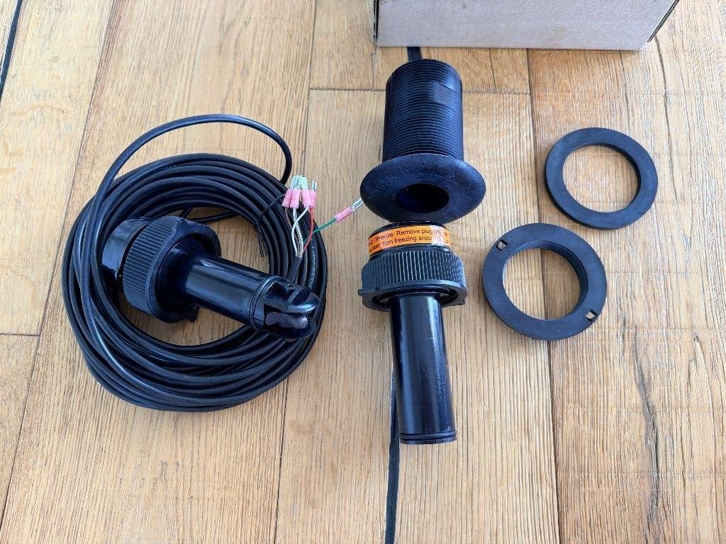 Raymarine E26031 snelheids transducer met temp NIEUW, Ophalen, Nieuw, Kabel of Apparatuur