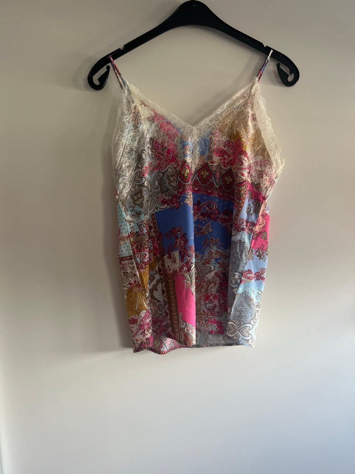 Satijnen Top met Kant en Patchwork Print - Maat M, Maat 38/40 (M), Meerkleurig, Nieuw, Ophalen of Verzenden