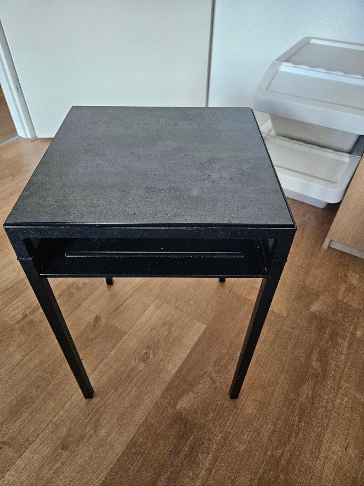 Ikea Nyboda tafeltje/nachtkastje, Ophalen, Metaal of Aluminium, Minder dan 45 cm