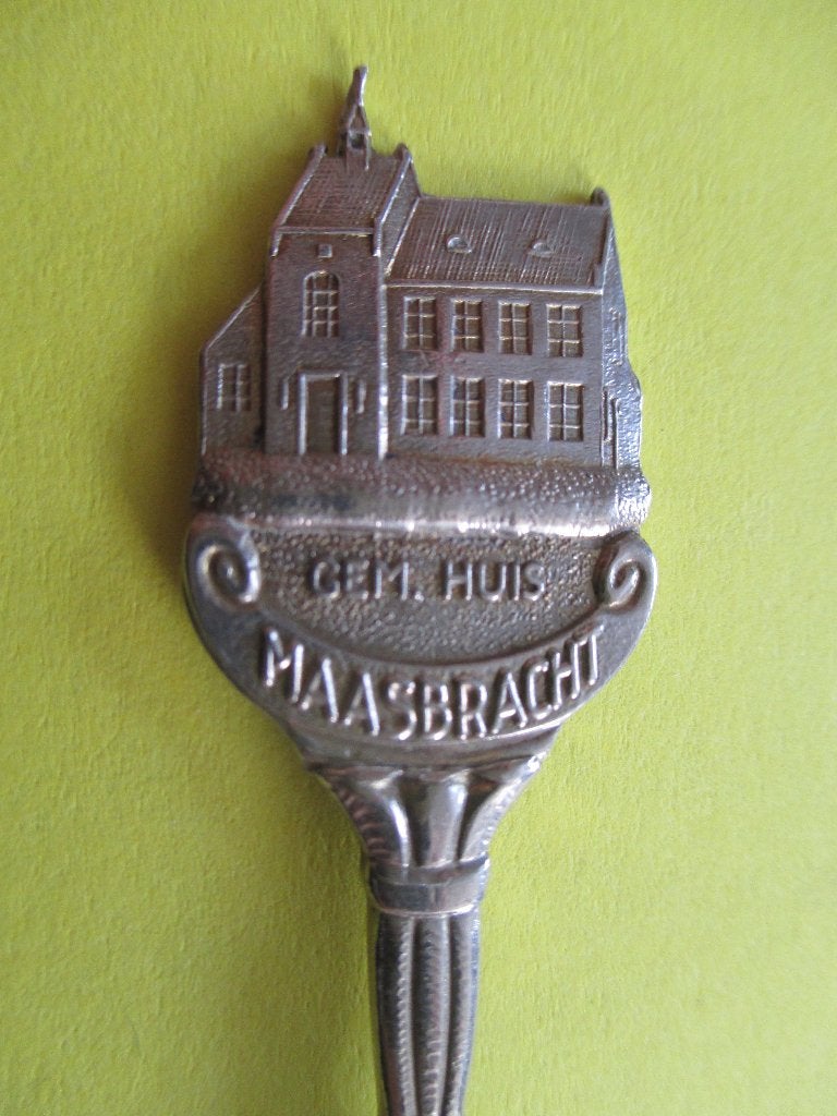 Lepeltje gemeentehuis Maasbracht, Verzenden, Zo goed als nieuw