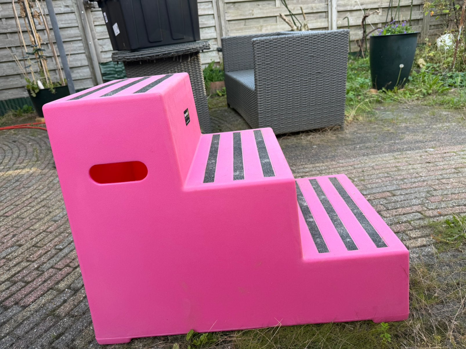 Roze opstaphulp Nedlandic drie treden, Ophalen, Zo goed als nieuw