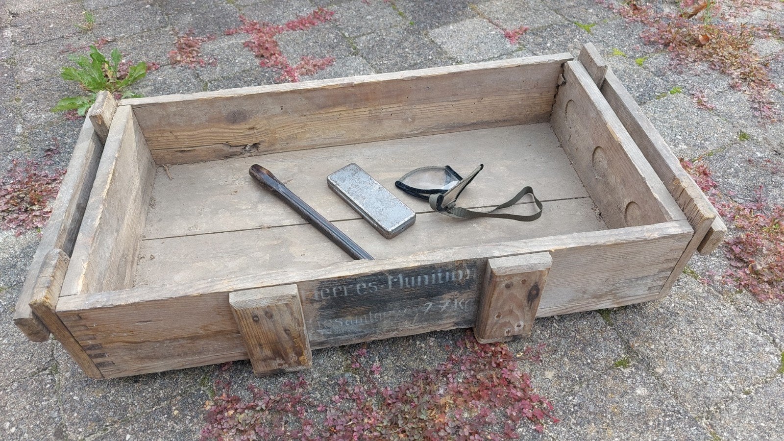 Duits lotje panzer kist bakeliet dienstbrille stofbril, Ophalen of Verzenden, Duitsland, Kist of Geocache