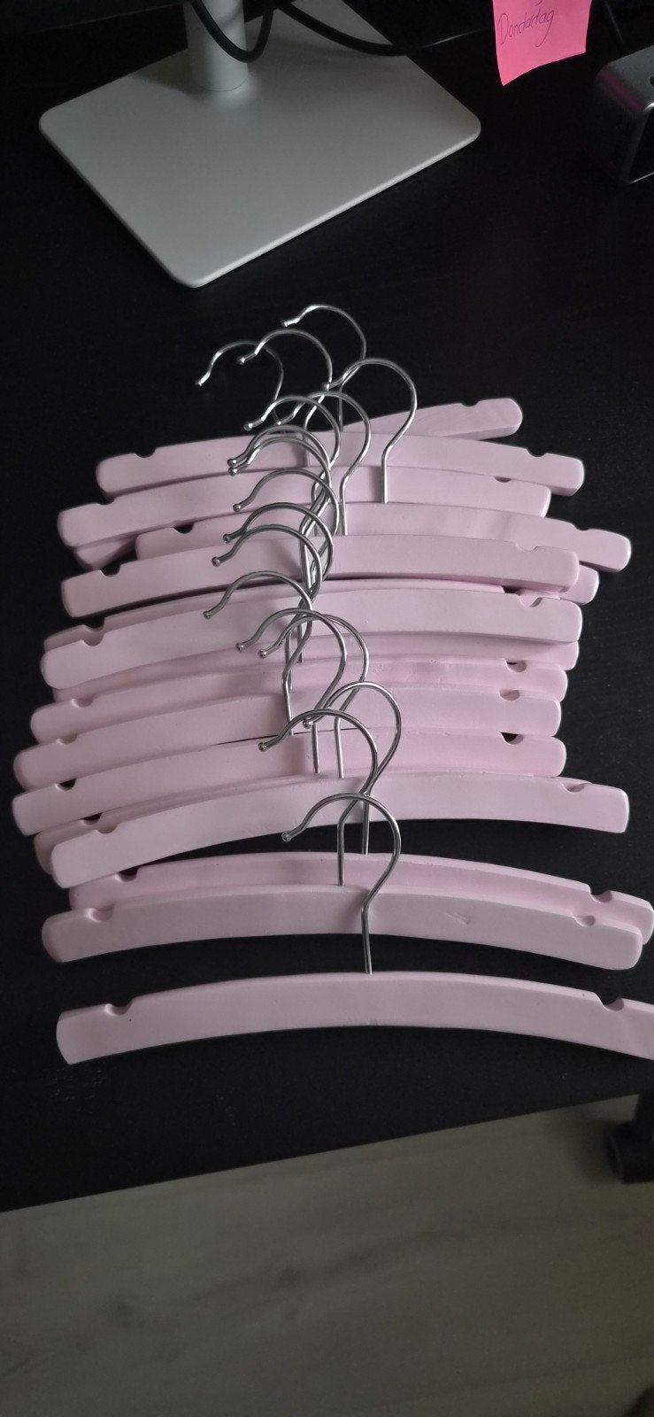 17 Roze Baby Kleerhangers - Ideaal voor Kinderkleding, Kleding | Dames, Ophalen, Zo goed als nieuw, Hout, Kinderen