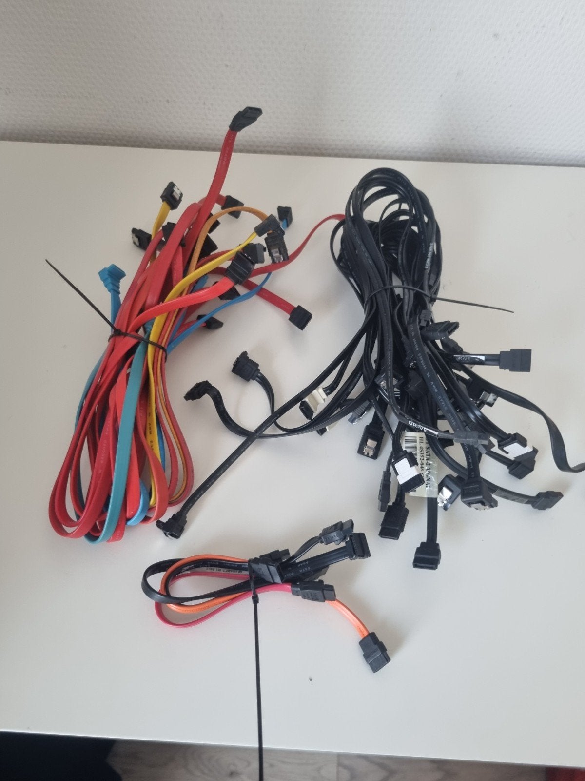 Partij van 50+ SATA kabels en SATA stroomkabels, Computers en Software, Pc- en Netwerkkabels, Ophalen of Verzenden, Gebruikt